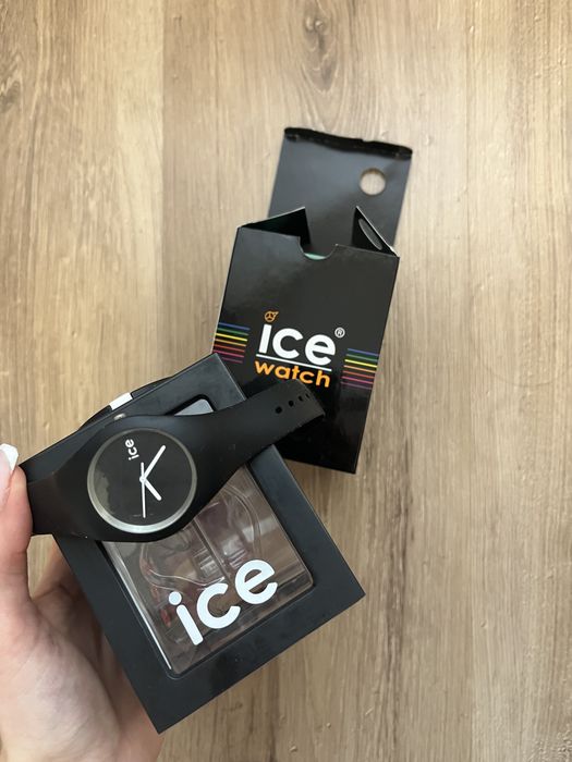 Черен часовник ice watch