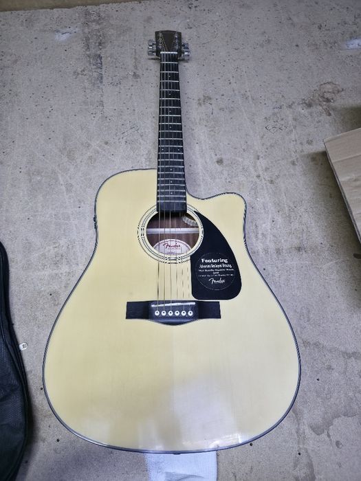 Электроакустическую гитара Fender CD-60CE NAT