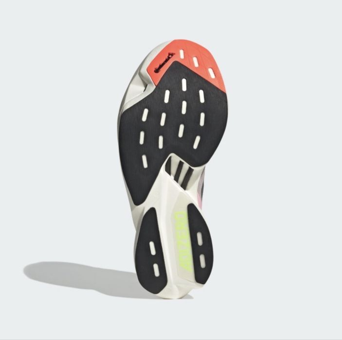 Оригинальные беговые кроссовки Adidas.