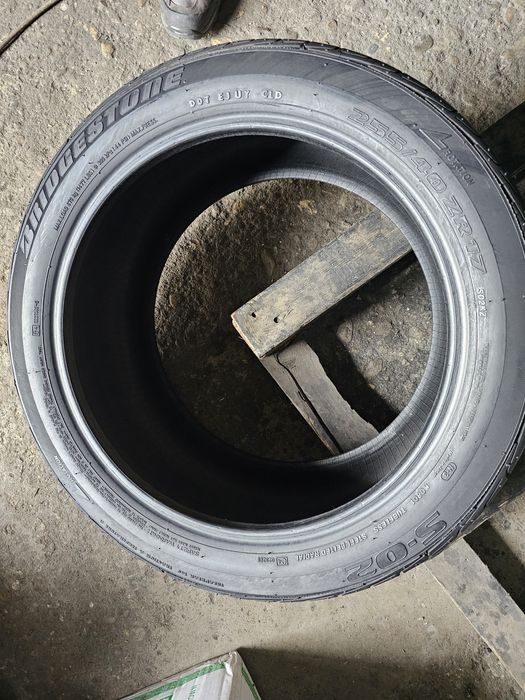 2 anvelope vara 255 40 17 Bridgestone