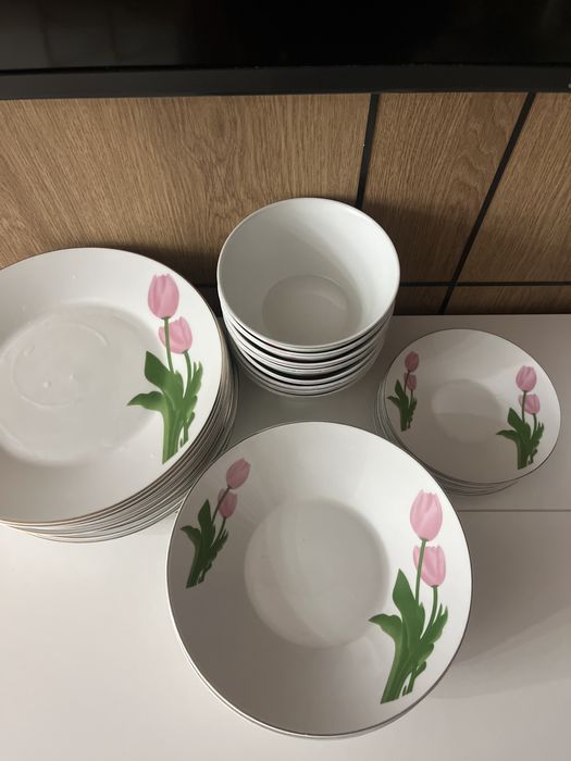 Столовый набор из фарфора