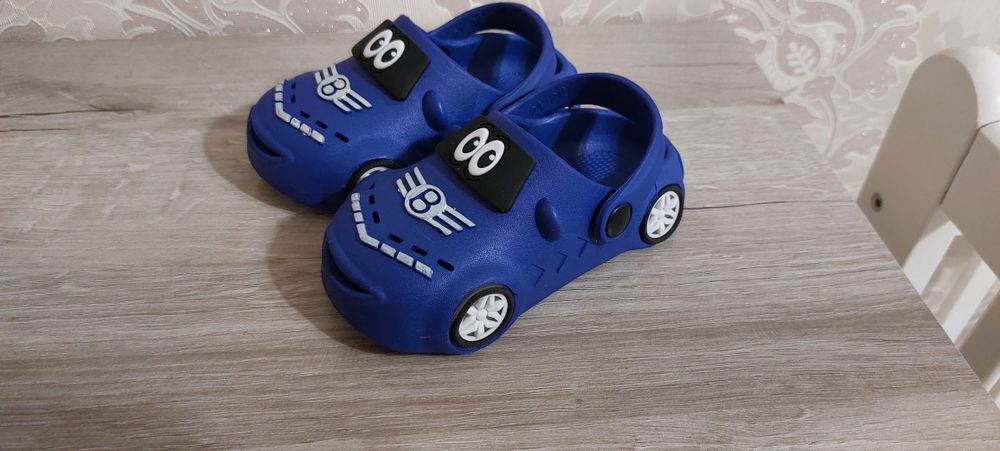 Продам детские тапочки 15см