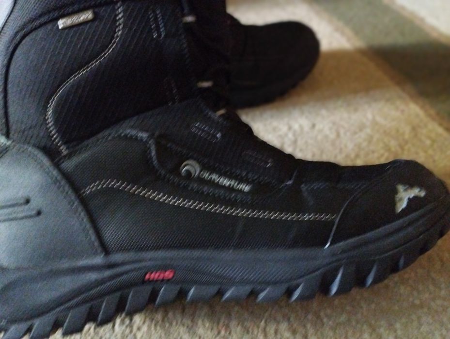 Ботинки фирмы Спорт Мастер