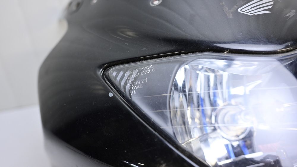 Far Cu Carena Fata Grile Si Semnalizari Honda CBR600F F4 PC35 1999 -