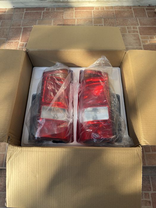 Mercedes Vito Grila ,Stopuri, consola navigatie si emblema