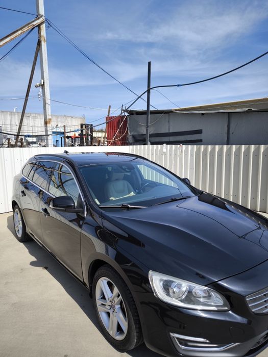 Volvo v60 negru 2015