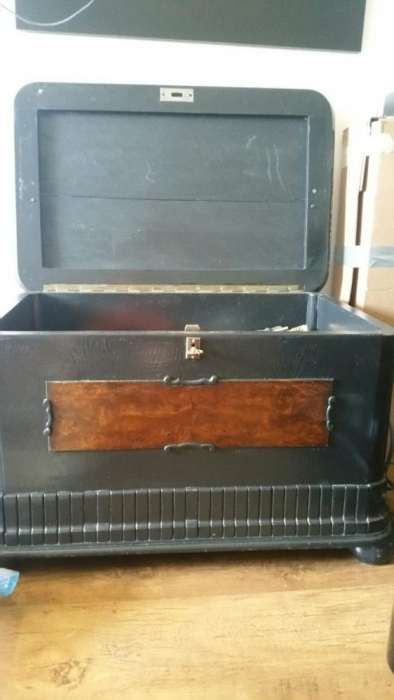 Lada din lemn masiv veche