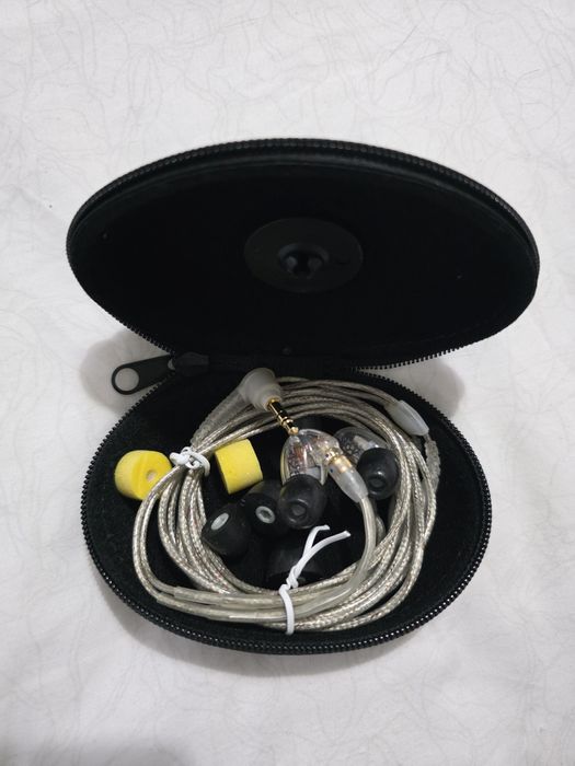 Căști in ear Shure SE425 monitoare audio pentru soliști