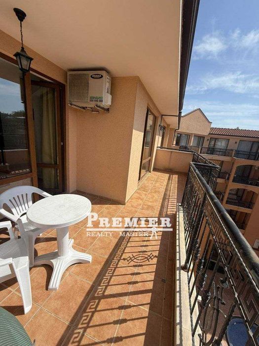 Двустаен апартамент с просторна тераса в северната част в Слънчев бряг