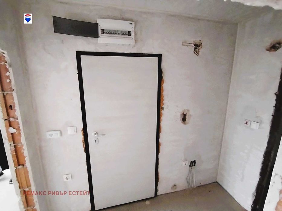 Продава се Двустаен апартамент в Русе, Център - 61 кв.м за 1053 €/кв.м - Снимка #5