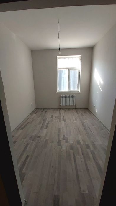 Panayev balalar baqshasi qasindagi 3 etajli dom 1-etaj magazinli