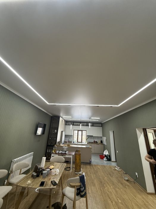 Натяжные потолки .