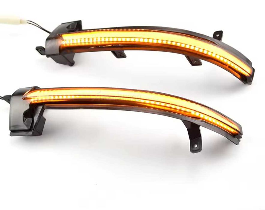 Динамични ( бягащи ) мигачи за огледалата за VW Touareg II Туарег 2