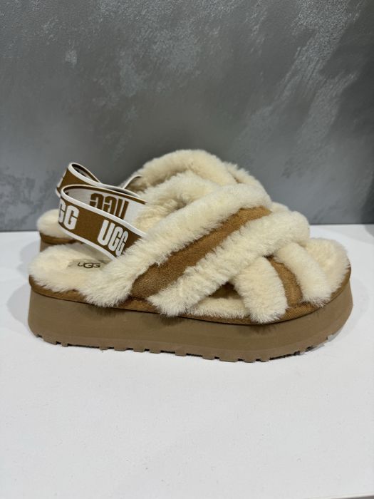 Пухени сандали UGG