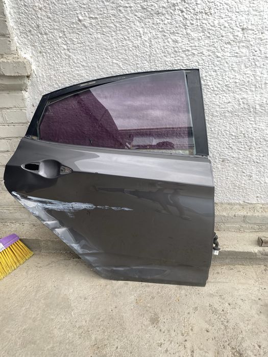 Правый заний дверь