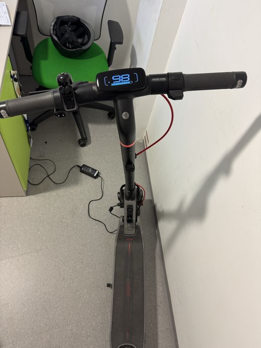 Segway Ninebot eKickScooter E3 – 550 km | Garanție încă 1 an Stare foarte bună