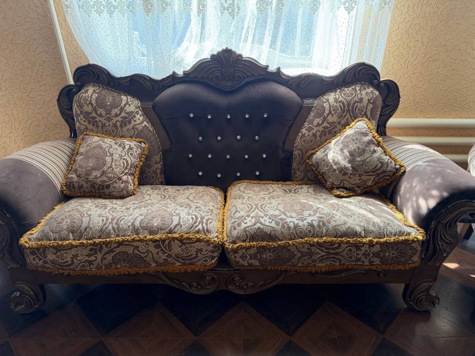 divan va kreslolar sotiladi