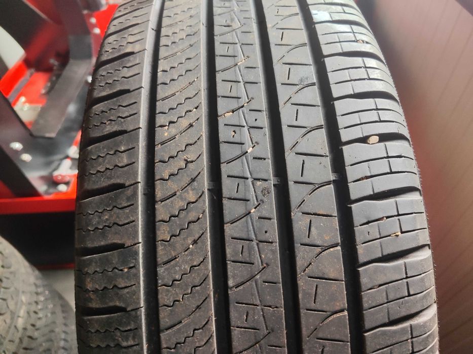 2бр. всесезонни гуми 235/55/19 Pirelli