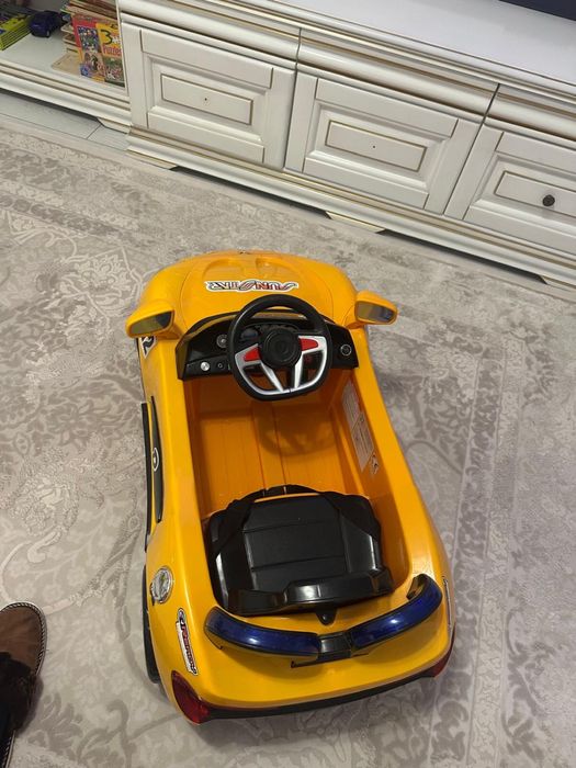 Masina electrica pentru copii