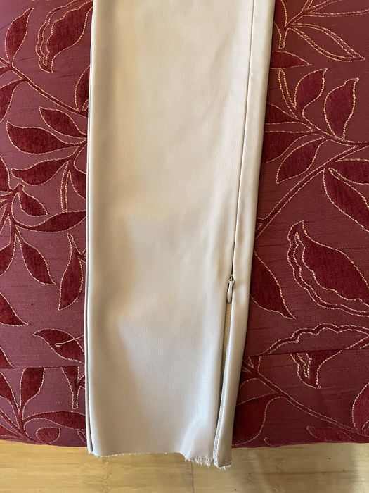 Pantaloni crem Zara piele ecologica