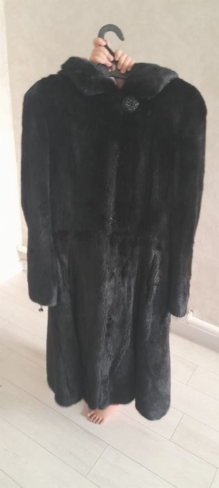 Продам норкувую шубу с капюшоном