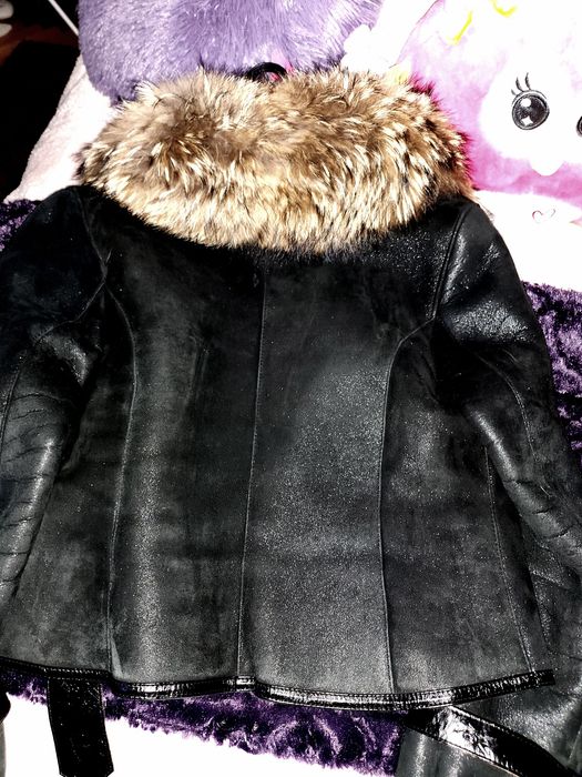 Палтенце от естествена кожа и яка от естествен косъм