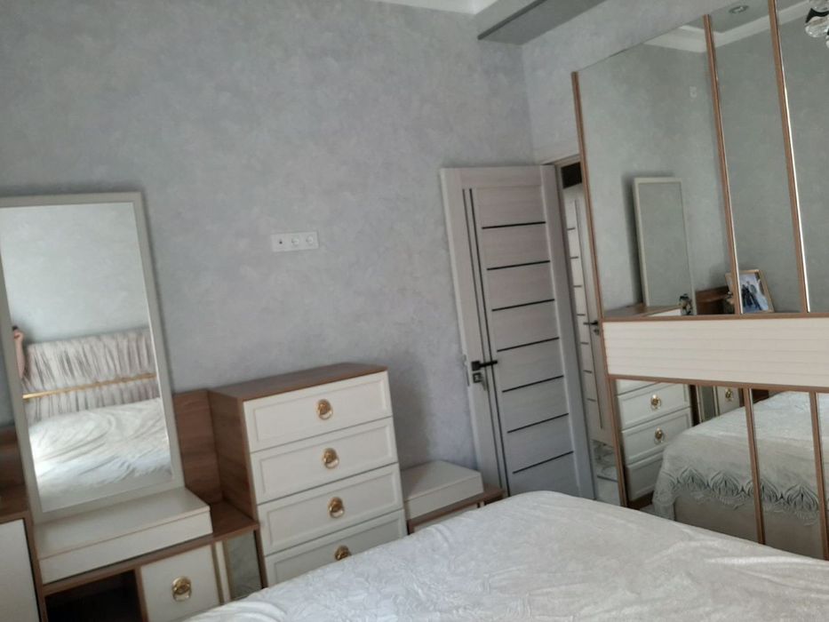 Продаю квартиру без маклер 45 кв новостройкк 2х комнота