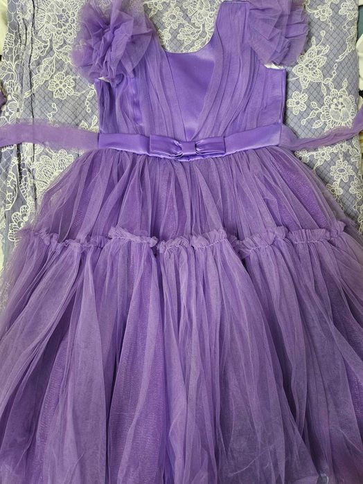 Продам праздничное платье для девочки