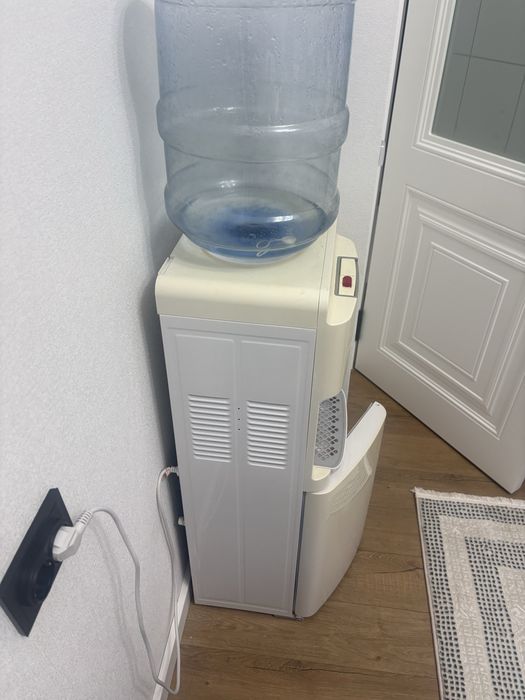 Продаю диспенсер для воды