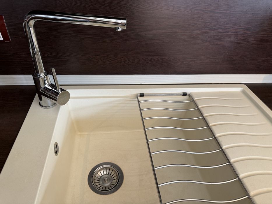 Мивка със смесител