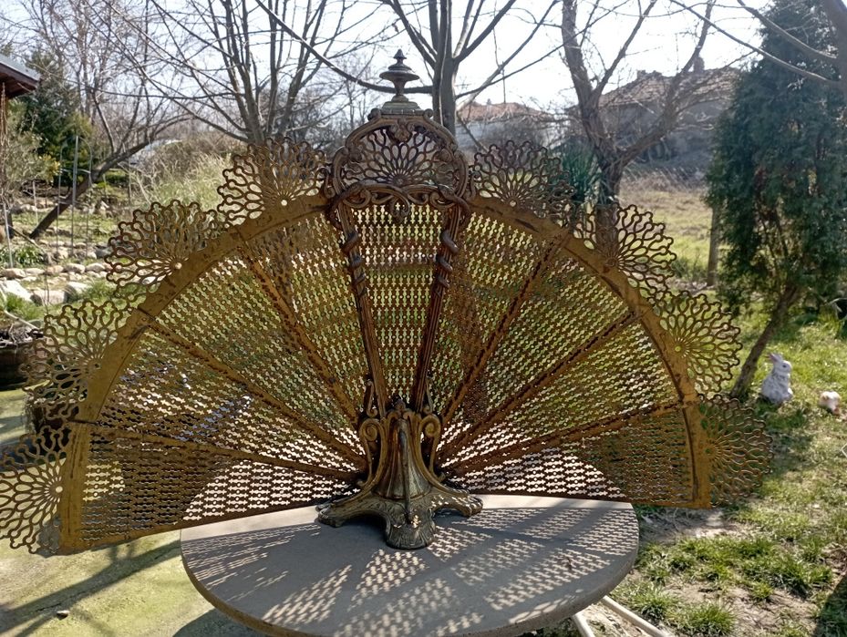 Месингов параван за камина