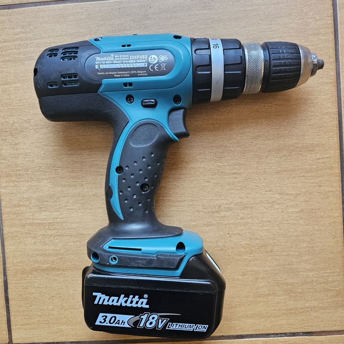 Masina gaurit/însurubat cu percutie Makita DHP 453