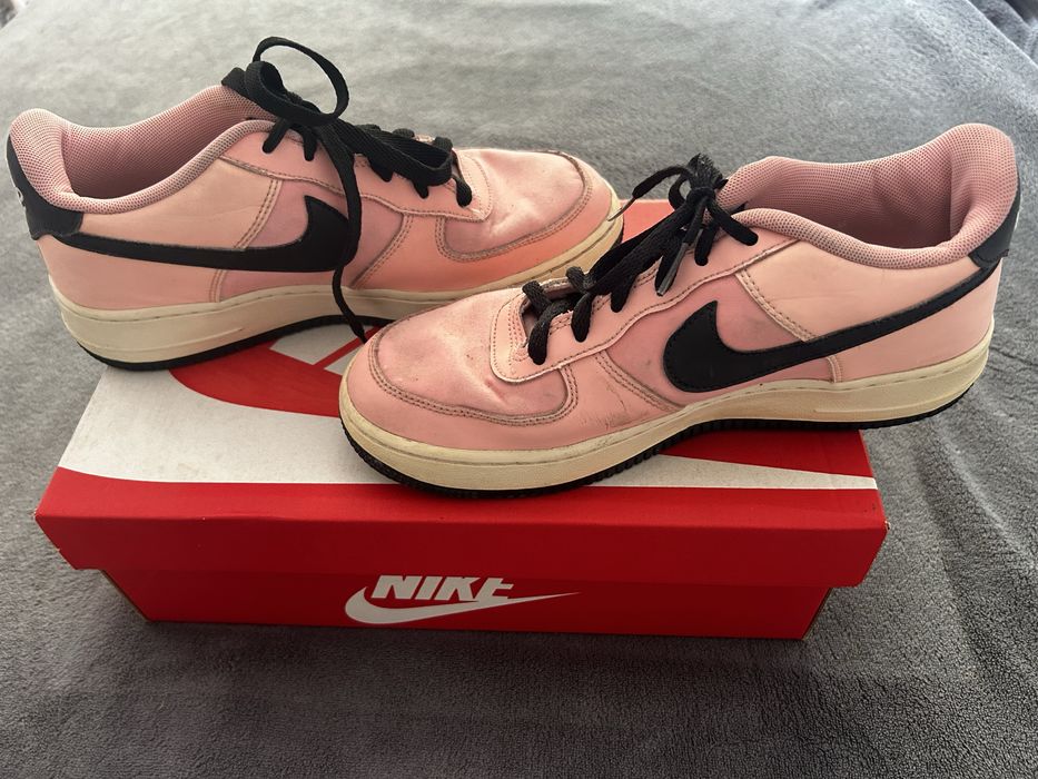Adidasi nike roz