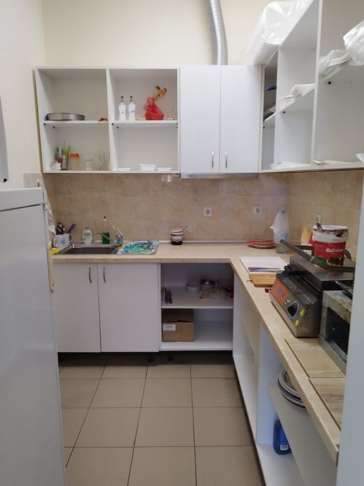 Отдава се под наем помещение гр. А-д /подходящо за магазин, офис/