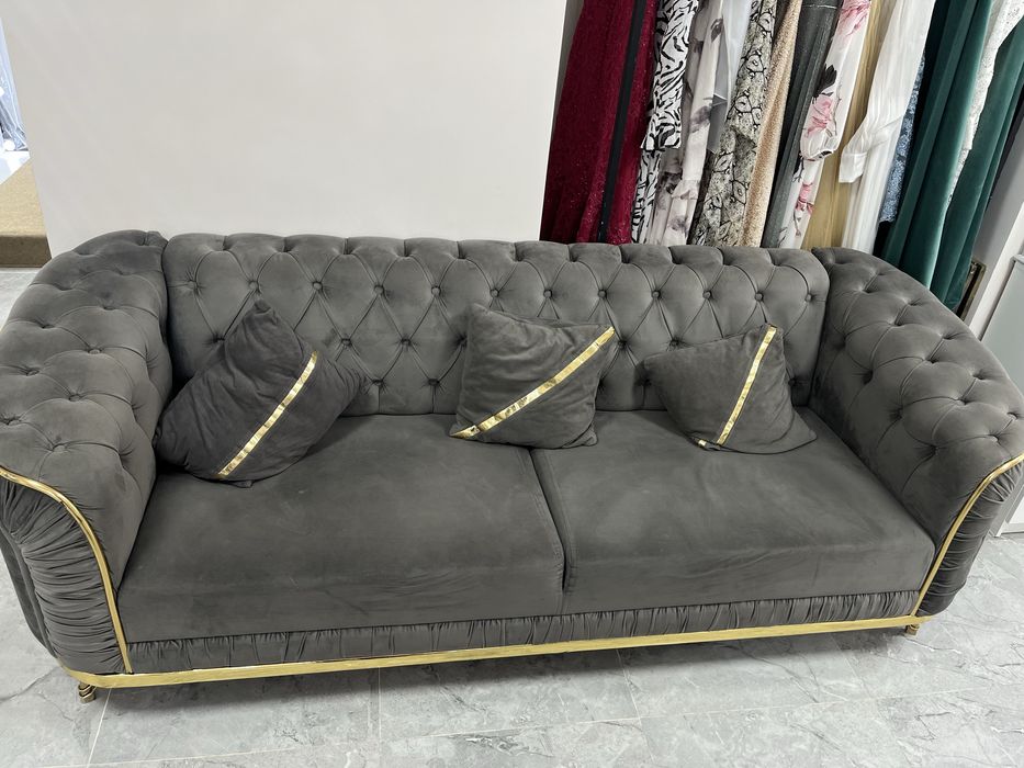 Диван серый с подушками