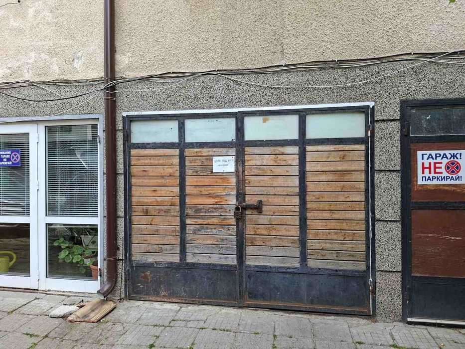 Дава се под наем Магазин в Плевен, Идеален център - 15 кв.м за 112.2 € - Снимка #1