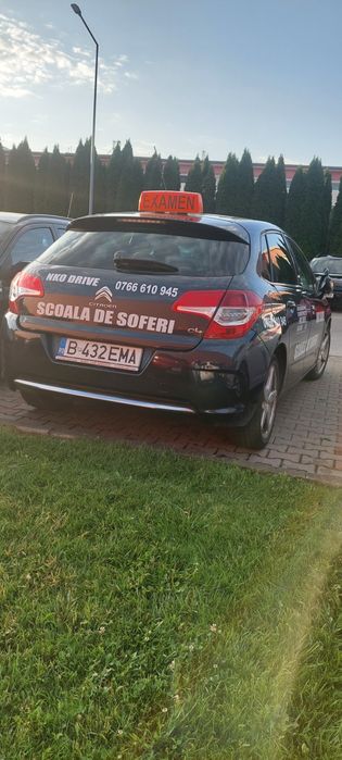 Instructor auto femeie categoria B