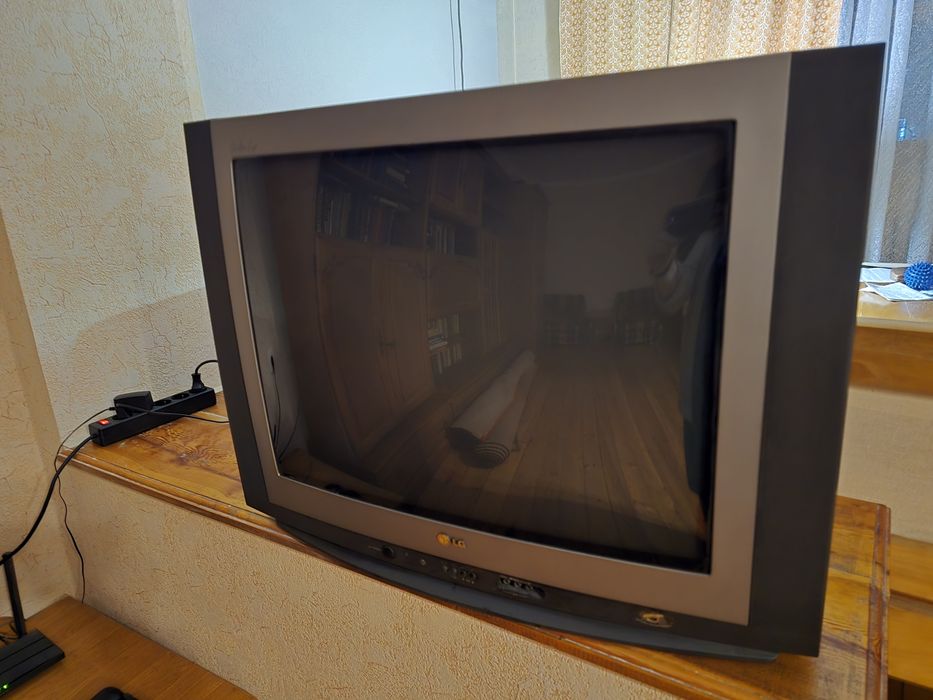 Телевизор  LG 28 дюймов 70 см