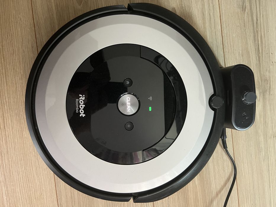 iRobot Roomba E5 - aspirator robot smart cu wifi