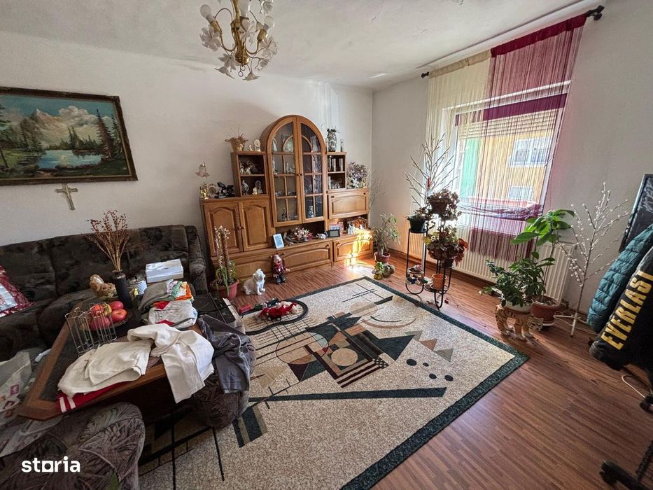 Casa single + 1200mp teren - Sura Mare