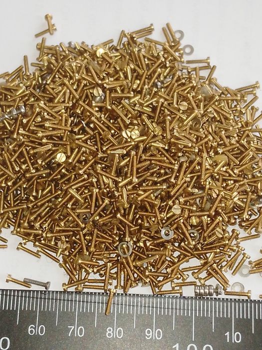 Латунные болты .