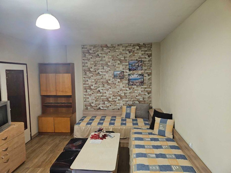 Дава се под наем Едностаен апартамент в Русе, Център - 52 кв.м за 193.8 € - Снимка #3