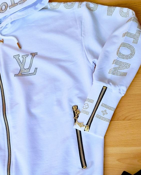 Treninguri bumbac, diverse marimi, accesorii metalice, saculet, etiche