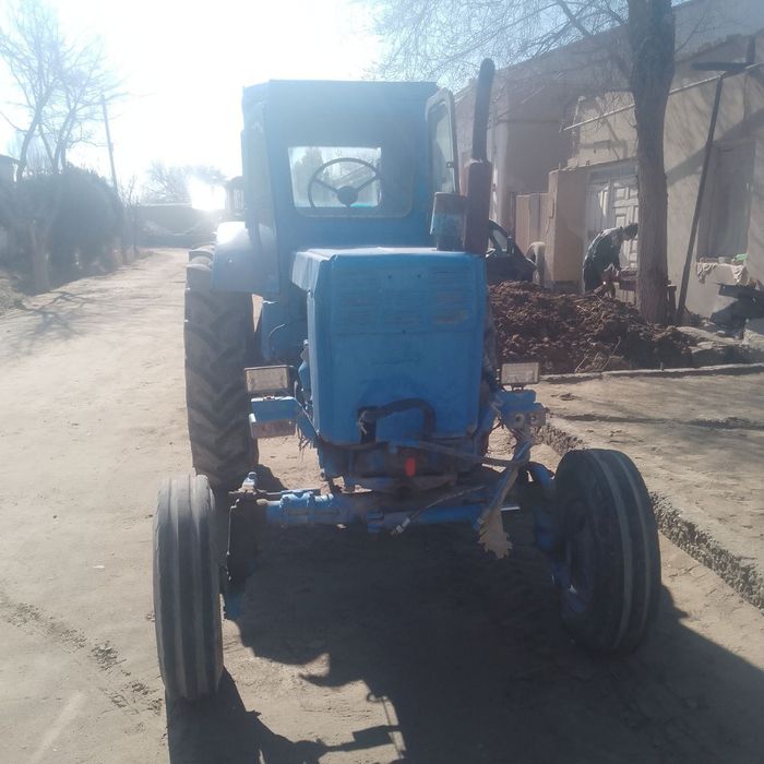 Traktor va Presspodborchik sotiladi.