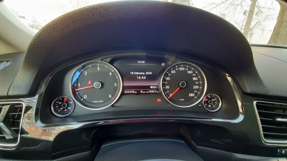 Vând Volkswagen Touareg