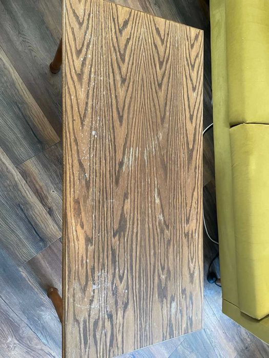 Холна маса от масив и дъбов фурнир.