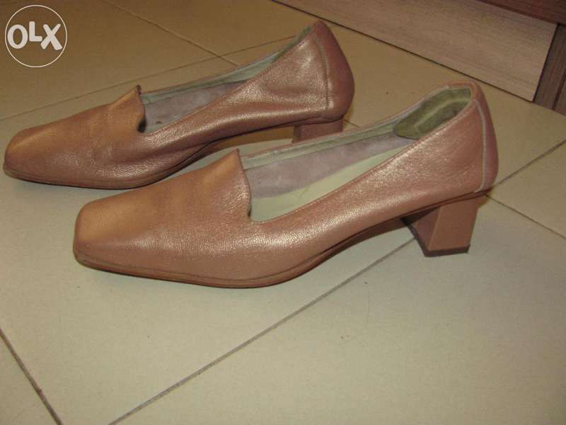 Испански златисти кожени обувки № 35