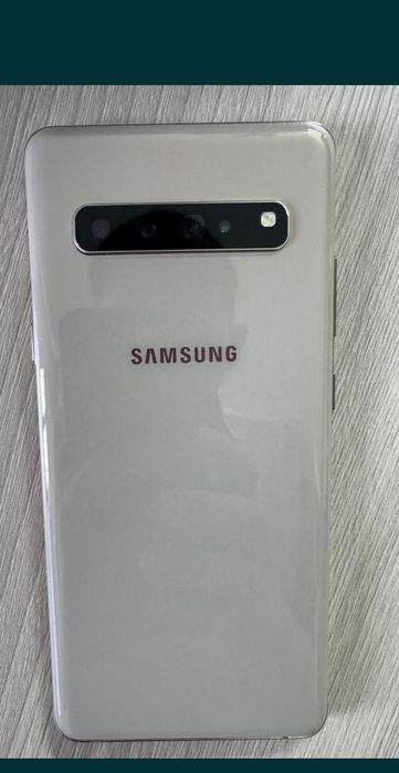 Samsung S10 5G  продам срочно