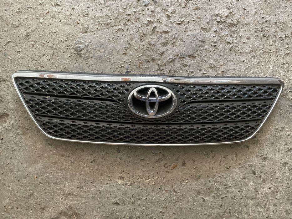 Решетка/маска Toyota Corolla
