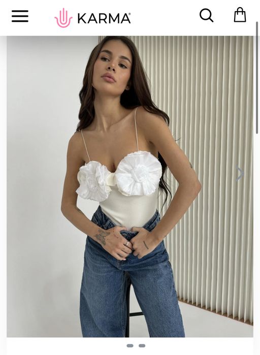 Бяло боди на Карма